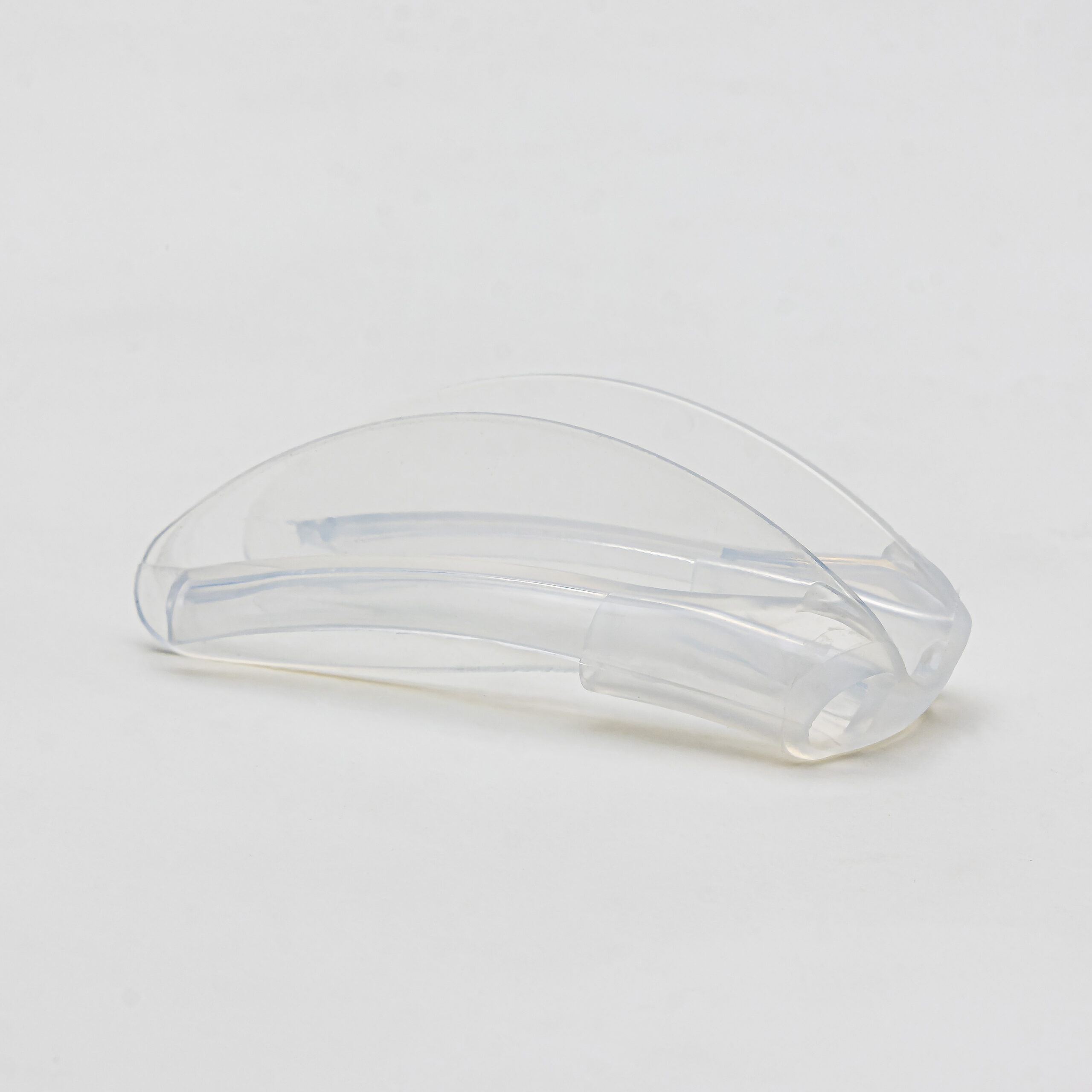 Stirnansicht einer transparenten retainer Splint Nasenschiene
